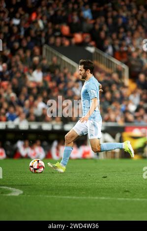 Luca De la Torre del RC Celta Vigo in azione durante l'ottava finale della King's Cup 23/24 tra RC Celta Vigo e Valencia CF allo Stadio Mestalla. Punteggio finale; Valencia CF 1: 3 RC Celta Vigo. Foto Stock