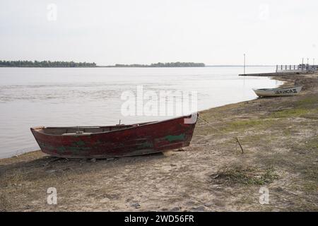 Río y playita de Santa Elena, provincia de Entre Ríos en Argentina Foto Stock