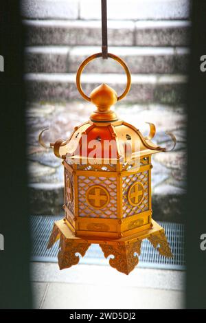 Lanterne di rame o ottone al Kasuga Taisha o al grande Santuario di Kasuga a Nara, Giappone. Foto Stock