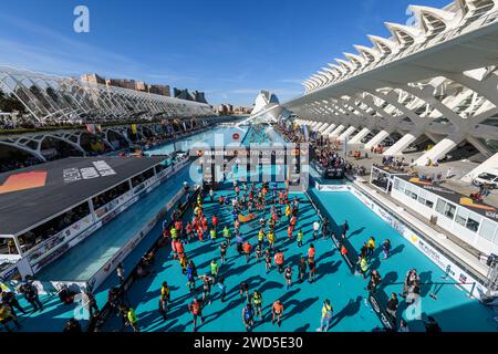 Vista dall'alto dello spettacolare traguardo della maratona Trinidad Alfonso Valencia nella città delle Arti e delle Scienze, 2 dicembre 2018, Spagna Foto Stock