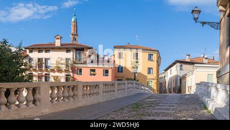 Vicenza - il centro storico con il Ponte San Michele Foto Stock