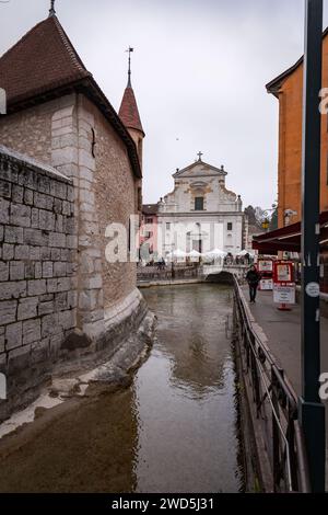 Annecy, Francia - 29 gennaio 2022: La Chiesa di Saint-Francois, conosciuta come la Chiesa degli italiani, è una chiesa cattolica ad Annecy, in alta Savoia, Foto Stock
