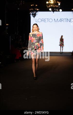 LORETO Martínez presentó su Colección de trajes de flamenca en Sevilla 2024 We Love Flamenco Colección LORETO MARTINE Foto Stock