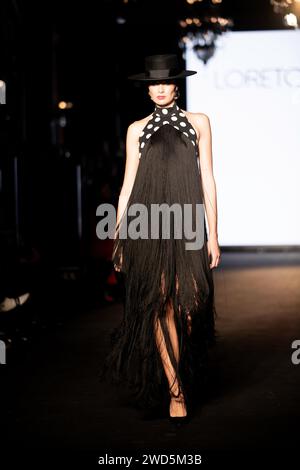 LORETO Martínez presentó su Colección de trajes de flamenca en Sevilla 2024 We Love Flamenco Colección LORETO MARTINE Foto Stock