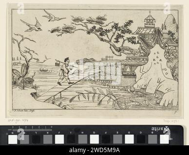 Figura cinese sul ponte sul fiume, Pieter Schenk (II), 1727 - 1775 stampa Una figura cinese cammina con una valigia su un bastone sulla spalla e con una foglia in mano su un ponte sopra un fiume. Edifici sulla destra sulla riva. Amsterdam paper etching Chinese. corso d'acqua Foto Stock