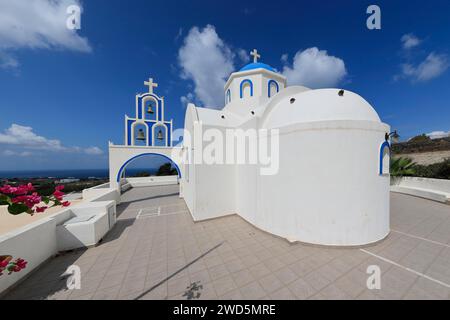 Santorini, Chiesa di San Raffaello, nel sud dell'isola, a ovest di Akrotiri, Cicladi, Grecia Foto Stock