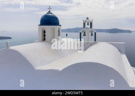 Santorini, Imerovigli, Cappella Agios Theoskepasti, roccia di Skaros, Cicladi, Grecia Foto Stock