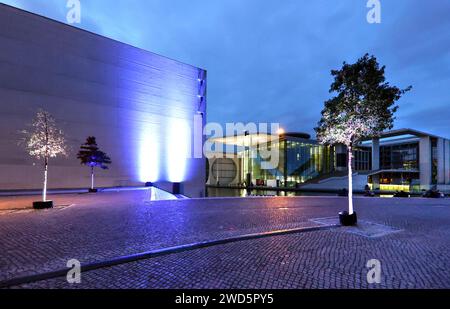 Vista della casa Marie Elisabeth Lueders al centro e della casa Paul Loebe sulla sinistra, Berlino, 25.09.2022 Foto Stock