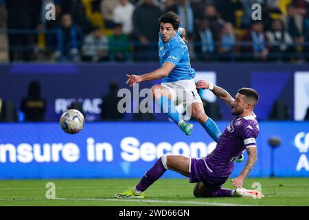 Riyadh. 19 gennaio 2024. Il Napoli Giovanni Simeone (L) segna durante la semifinale di Supercoppa italiana tra Napoli e Fiorentina a Riyadh, Arabia Saudita, 18 gennaio 2024. Crediti: Xinhua/Alamy Live News Foto Stock