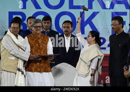 Kolkata, India. 18 gennaio 2024. CALCUTTA, INDIA - 18 GENNAIO: Il primo ministro del Bengala Occidentale Mamata Banerjee inaugura la 47a Fiera Internazionale del Libro di Calcutta in presenza di dignitari a Central Park, Salk Lake il 18 gennaio 2024 a Calcutta, India. (Foto di Samir Jana/Hindustan Times/Sipa USA) credito: SIPA USA/Alamy Live News Foto Stock