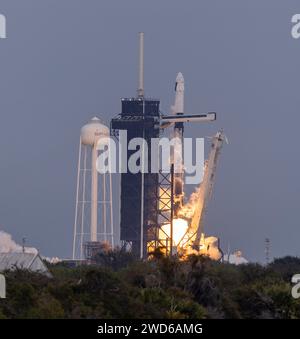 USA. 18 gennaio 2024. Foto di lancio dal sito stampa di 39 e telecamere remote intorno al pad di lancio 39A per SpaceX Axiom missione con equipaggio al ISS Kennedy Space Center Florida Brevard County USA) credito: SIPA USA/Alamy Live News Foto Stock