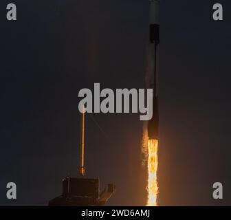 USA. 18 gennaio 2024. Foto di lancio dal sito stampa di 39 e telecamere remote intorno al pad di lancio 39A per SpaceX Axiom missione con equipaggio al ISS Kennedy Space Center Florida Brevard County USA) credito: SIPA USA/Alamy Live News Foto Stock