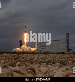 USA. 18 gennaio 2024. Foto di lancio dal sito stampa di 39 e telecamere remote intorno al pad di lancio 39A per SpaceX Axiom missione con equipaggio al ISS Kennedy Space Center Florida Brevard County USA) credito: SIPA USA/Alamy Live News Foto Stock