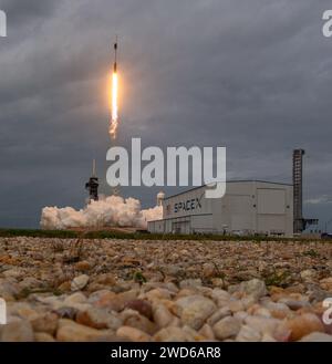 USA. 18 gennaio 2024. Foto di lancio dal sito stampa di 39 e telecamere remote intorno al pad di lancio 39A per SpaceX Axiom missione con equipaggio al ISS Kennedy Space Center Florida Brevard County USA) credito: SIPA USA/Alamy Live News Foto Stock