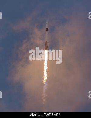 USA. 18 gennaio 2024. Foto di lancio dal sito stampa di 39 e telecamere remote intorno al pad di lancio 39A per SpaceX Axiom missione con equipaggio al ISS Kennedy Space Center Florida Brevard County USA) credito: SIPA USA/Alamy Live News Foto Stock