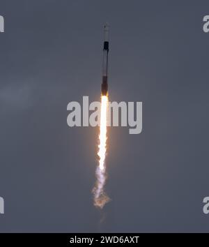 USA. 18 gennaio 2024. Foto di lancio dal sito stampa di 39 e telecamere remote intorno al pad di lancio 39A per SpaceX Axiom missione con equipaggio al ISS Kennedy Space Center Florida Brevard County USA) credito: SIPA USA/Alamy Live News Foto Stock