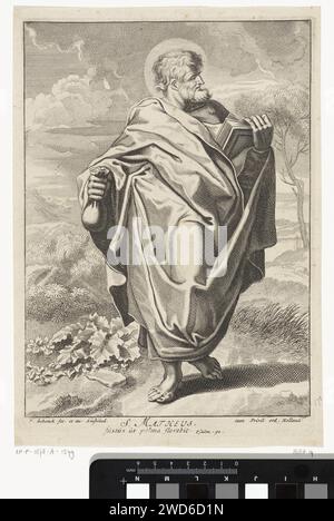 Apostolo Matteo, Pieter Schenk (i), 1670 - 1711 stampa l'Apostolo Matteo in piedi in un paesaggio con un libro e una borsa di denaro nelle sue mani. Sotto la mostra un riferimento a PS. 92 in latino. Carta di Amsterdam incisione/incisione dell'apostolo ed evangelista Matteo (Mattheus); possibili attributi: angelo, ascia, libro, alabarda, penna e clacson, borsetta, rotolo, quadrato, spada Foto Stock