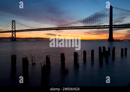 San Franciso-Oakland Bay Bridge, Rincon Park, Embarcadero, San Francisco, California Foto Stock