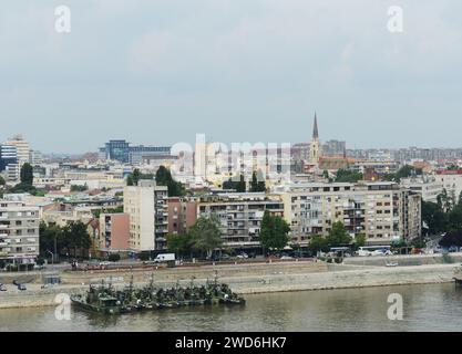 Vista sul fiume Danubio e sulla città vecchia di Novi Sad, Serbia. Foto Stock