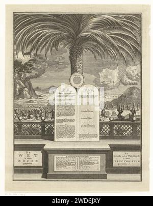 Le tabelle della legge, Gerrit de Broen (II), c. 1720 - c. 1774 stampano al centro due pranzi in pietra con i dieci comandamenti che si appoggiano su una palma. Sullo sfondo puoi vedere come la montagna del Sinai è coperta di nuvole e fulmini. Dio parla al popolo d'Israele che si è radunato ai piedi della montagna. Incisione/incisione di carta di Amsterdam i dieci comandamenti rappresentati insieme su tavolette di pietra. alberi: palme. gli articoli di fede; le confessioni. Il Monte Sinai è coperto da una folta nuvola, tuoni e fulmini Foto Stock