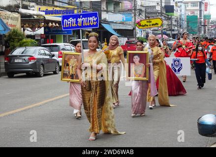 Chumphon, Thailandia - 15 dicembre 2022: Carnevale annuale dei costumi. Foto Stock