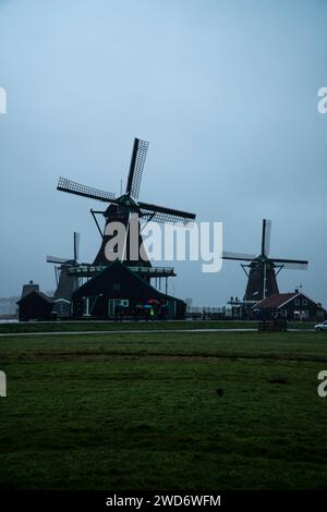 Il De Kat di Zaandam, mulino di verniciatura situato nei Paesi Bassi Foto Stock