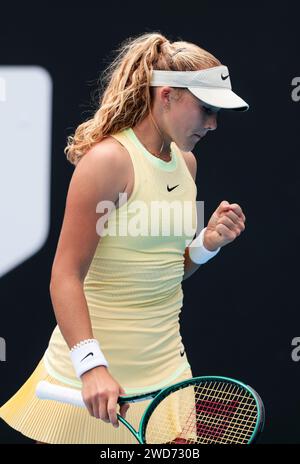 Melbourne, Australia, 19 gennaio 2024. La tennista russa Mirra Andreeva è in azione durante l'Australian Open Tennis Grand Slam 2024 a Melbourne Park. Crediti fotografici: Frank Molter/Alamy Live news Foto Stock