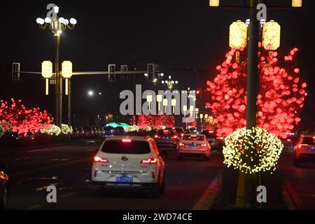 Changchun, Cina. 19 gennaio 2024. Decine di migliaia di lanterne rosse stanno riempendo una strada a Changchun, nella provincia di Jilin, in Cina, il 17 gennaio 2024. (Foto di Costfoto/NurPhoto) credito: NurPhoto SRL/Alamy Live News Foto Stock