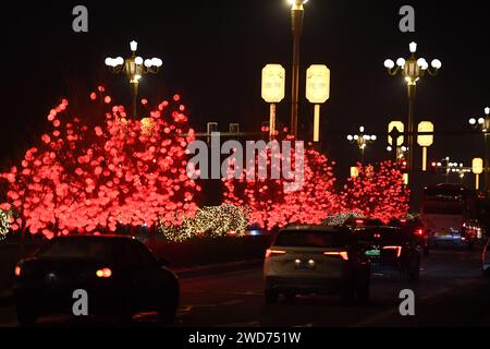 Changchun, Cina. 19 gennaio 2024. Decine di migliaia di lanterne rosse stanno riempendo una strada a Changchun, nella provincia di Jilin, in Cina, il 17 gennaio 2024. (Foto di Costfoto/NurPhoto) credito: NurPhoto SRL/Alamy Live News Foto Stock