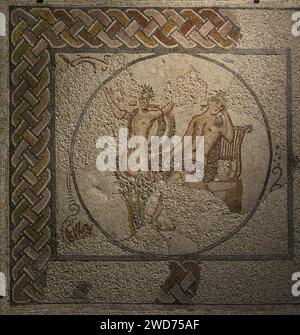 Apollo e Daphne. Pannello a mosaico romano. III-IV secolo d.C. Da Torre de Palma villa lusitana-romana, Monforte, quartiere Portalegre, Portogallo. Museo Archeologico Nazionale. Lisbona, Portogallo. Foto Stock