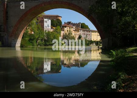 Ponte della Concordia o Diocleziano, antico ponte romano sul fiume Metauro. Fossombrone, provincia di Pesaro e Urbino, regione Marche, Italia, Euro Foto Stock