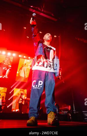 Napoli, Salerno, Italia. 18 gennaio 2024. Coez, alias Silvano Albanese, si esibisce durante il ''Lovebars Tour 2024'' dal vivo a Palapartenope il 18 gennaio 2024 a Napoli (Credit Image: © Francesco Luciano/ZUMA Press Wire) SOLO PER USO EDITORIALE! Non per USO commerciale! Foto Stock