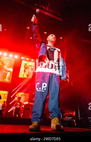 Napoli, Salerno, Italia. 18 gennaio 2024. Coez, alias Silvano Albanese, si esibisce durante il ''Lovebars Tour 2024'' dal vivo a Palapartenope il 18 gennaio 2024 a Napoli (Credit Image: © Francesco Luciano/ZUMA Press Wire) SOLO PER USO EDITORIALE! Non per USO commerciale! Foto Stock