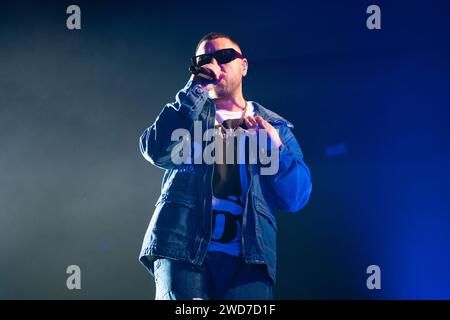 Napoli, Salerno, Italia. 18 gennaio 2024. Coez, alias Silvano Albanese, si esibisce durante il ''Lovebars Tour 2024'' dal vivo a Palapartenope il 18 gennaio 2024 a Napoli (Credit Image: © Francesco Luciano/ZUMA Press Wire) SOLO PER USO EDITORIALE! Non per USO commerciale! Foto Stock