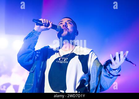 Napoli, Salerno, Italia. 18 gennaio 2024. Coez, alias Silvano Albanese, si esibisce durante il ''Lovebars Tour 2024'' dal vivo a Palapartenope il 18 gennaio 2024 a Napoli (Credit Image: © Francesco Luciano/ZUMA Press Wire) SOLO PER USO EDITORIALE! Non per USO commerciale! Foto Stock