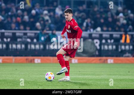 Mönchengladbach, Borussia-Park, 14.01.24: Angelo Stiller (Stoccarda) am Ball im Spiel 1.BL Borussia Mönchengladbach vs. VFB Stoccarda. Foto Stock