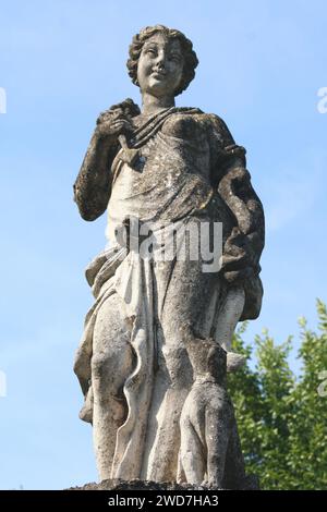 Statua nel castello di Cordovado Foto Stock