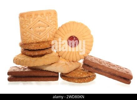 Mucchio di biscotti varietali isolati su sfondo bianco Foto Stock