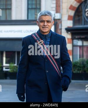 Londra, Inghilterra, Regno Unito. 19 gennaio 2024. Il sindaco di Londra SADIQ KHAN è visto a Westminster dopo essere apparso nello show di James o'Brien su LBC. (Immagine di credito: © Tayfun salci/ZUMA Press Wire) SOLO USO EDITORIALE! Non per USO commerciale! Crediti: ZUMA Press, Inc./Alamy Live News Foto Stock