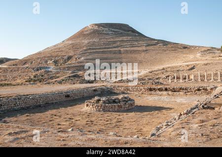 Herodion, Herodium, o Jabal al-Fureidis è un'antica fortezza situata a sud di Gerusalemme e Betlemme, costruita dal re di Giudea Erode il grande betwe Foto Stock