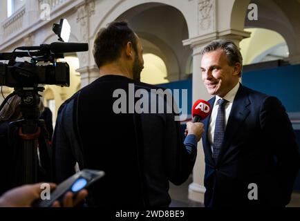 L'AIA - Mark Harbers, ministro uscente delle infrastrutture e della gestione delle risorse idriche, parla alla stampa nel Binnenhof dopo la riunione settimanale del gabinetto. ANP SEM VAN DER WAL netherlands Out - belgium Out credito: ANP/Alamy Live News Foto Stock