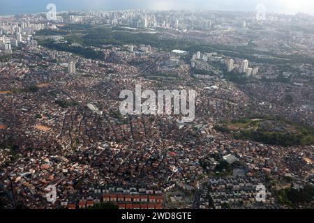 salvador, bahia, brasile - 16 dicembre 2023: Vista aerea della città di Salvador, in Bahia. Foto Stock