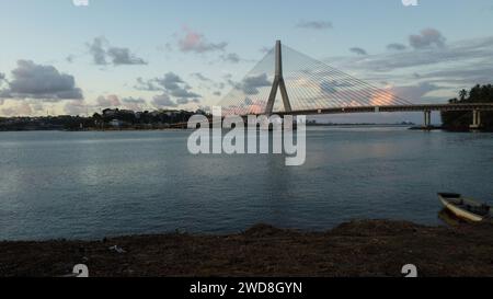 Ilheus, bahia, brasile - 10 dicembre 2023: Veduta del ponte Jorge Amado nella città di Ilheus, nel sud di Bahia. Foto Stock