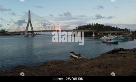 Ilheus, bahia, brasile - 10 dicembre 2023: Veduta del ponte Jorge Amado nella città di Ilheus, nel sud di Bahia. Foto Stock