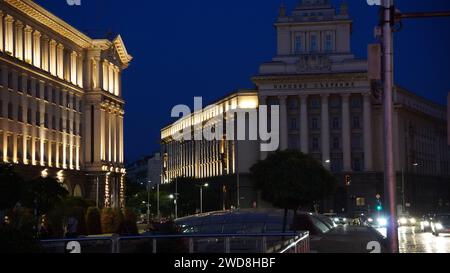 Il Consiglio dei ministri della Repubblica di Bulgaria e il Parlamento bulgaro nel centro della città di Sofia, Bulgaria Foto Stock