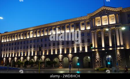 Il Consiglio dei ministri della Repubblica di Bulgaria e il Parlamento bulgaro nel centro della città di Sofia, Bulgaria Foto Stock