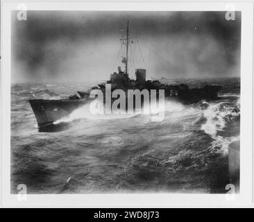 2604-07-43(6) US Coast Guard Cutter Ingham (WPG-35). Foto Stock