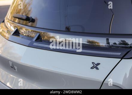 Almaty, Kazakistan - 11 novembre 2023: L'emblema dell'auto elettrica Zeekr X è sulla porta posteriore. Foto Stock