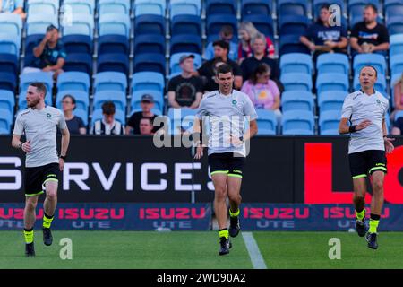 Sydney, Australia. 19 gennaio 2024. Gli arbitri delle partite si scaldano prima della partita A-League Men Rd13 tra Sydney FC e Newcastle Jets all'Allianz Stadium il 19 gennaio 2024 a Sydney, Australia credito: IOIO IMAGES/Alamy Live News Foto Stock