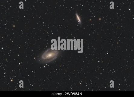 Bode Galaxy (Messier 81) e Cigar Galaxy (Messier 82), nella costellazione boreale di Ursa Major. Sfondi cielo notturno di galassie interattive Foto Stock